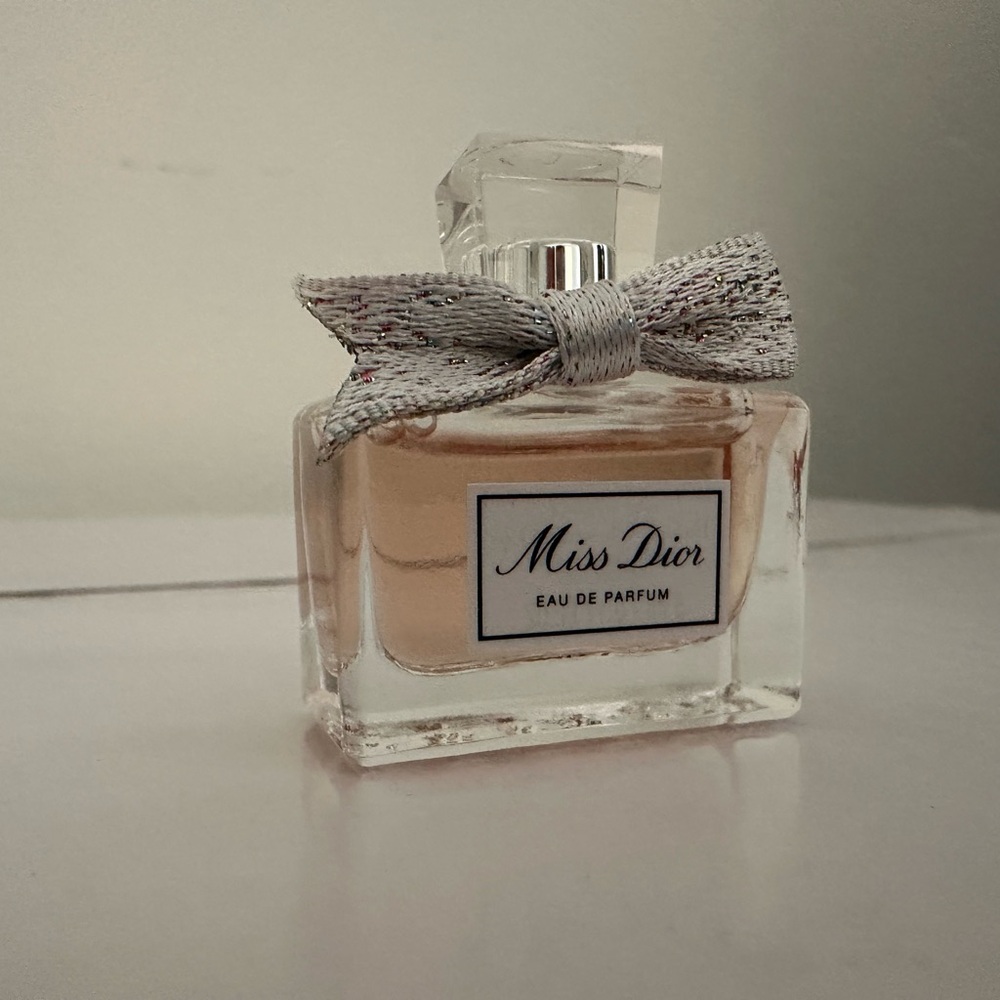 (New) Dior Miss Dior Eau du Parfum with Gray Bow travel size 5ml / 0.17 oz